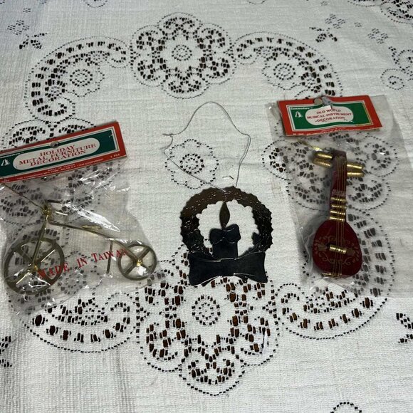 Vintage Commodore Christmas ornaments - Picture 2 of 10